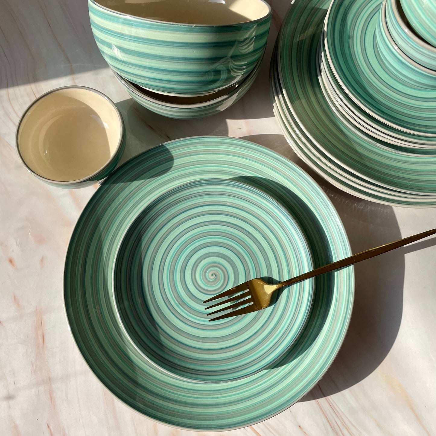 Green spiral dinner set