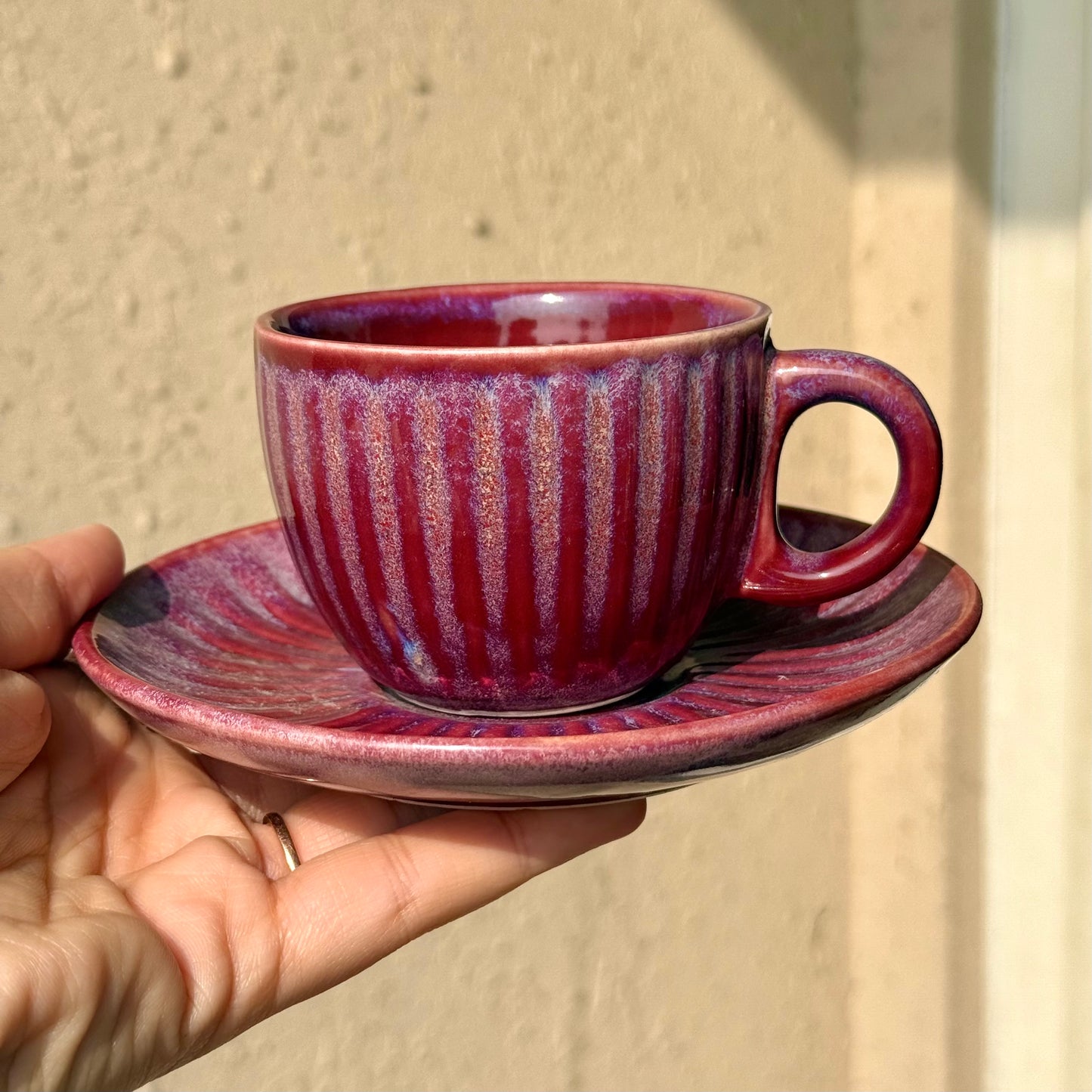 Crimson cup saucer set
