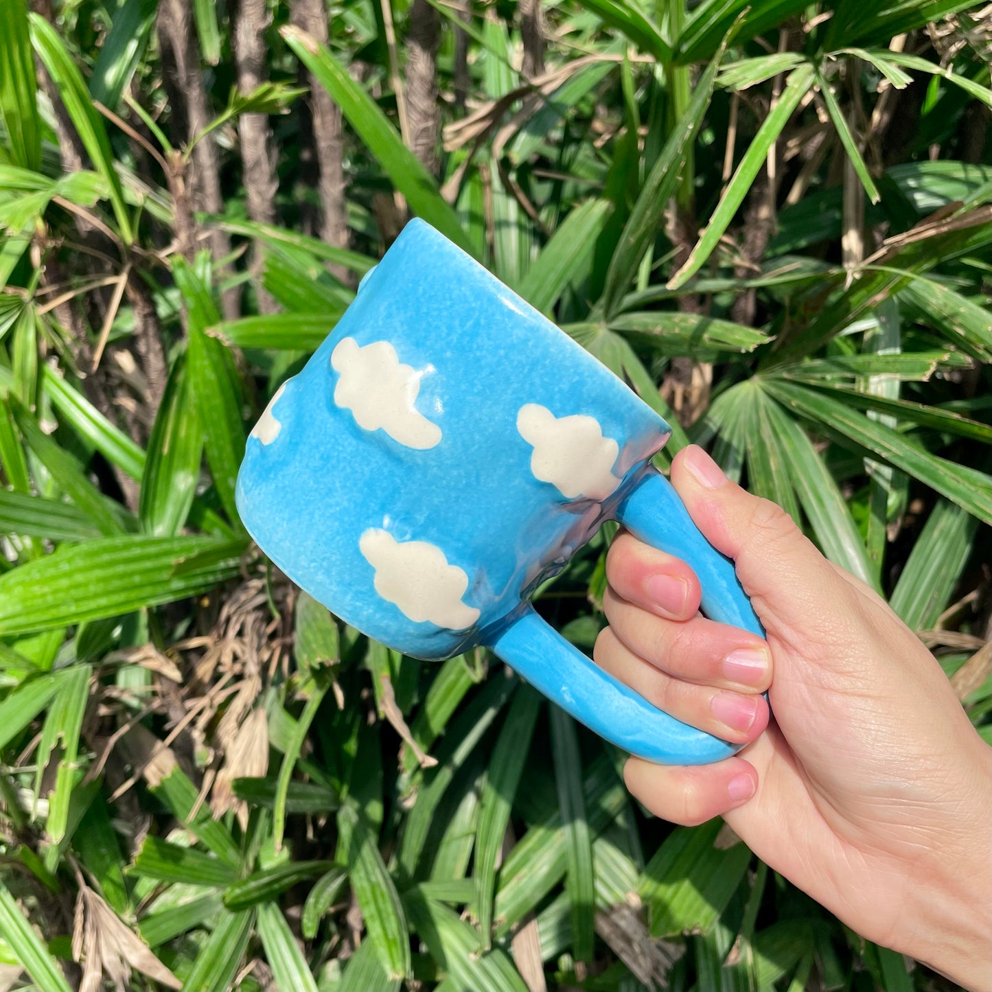 Cloud catcher mug with long handle
