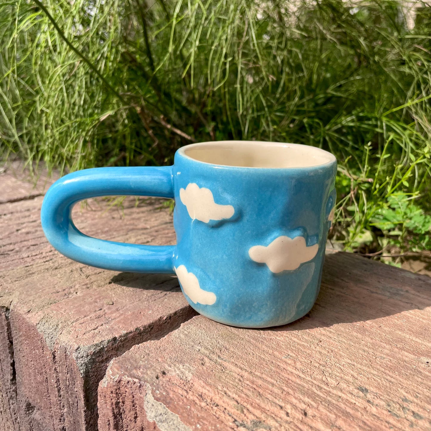 Cloud catcher mug with long handle